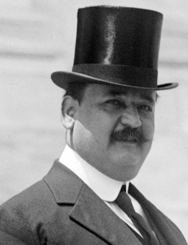 Alfonso Quiñónez Molina — Imagen principal
