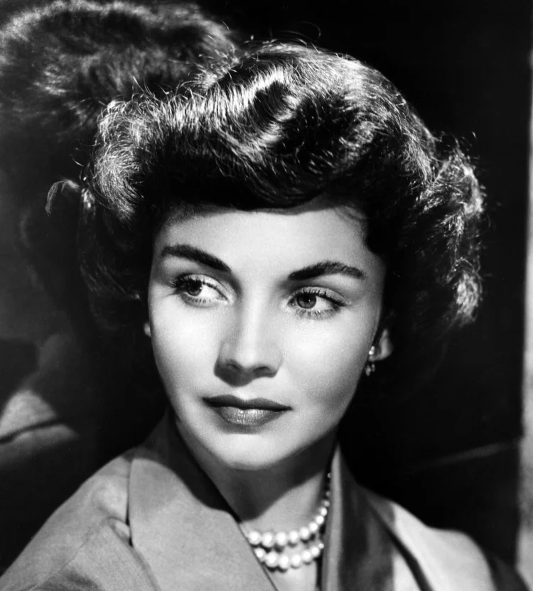Jennifer Jones — Imagen principal