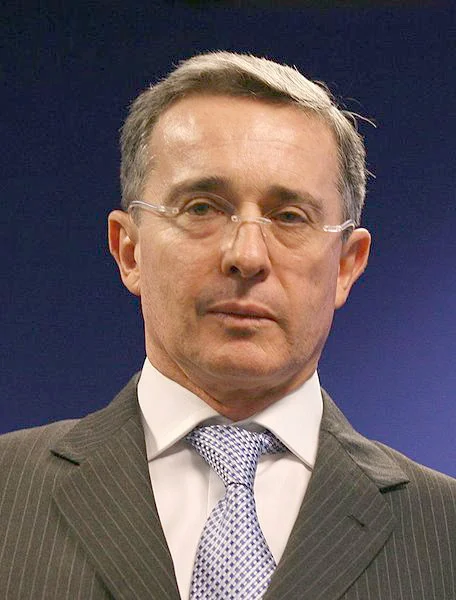 Álvaro Uribe Vélez — Imagen principal