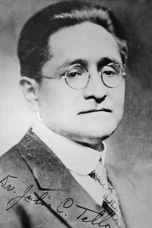 Julio César Tello — Imagen principal