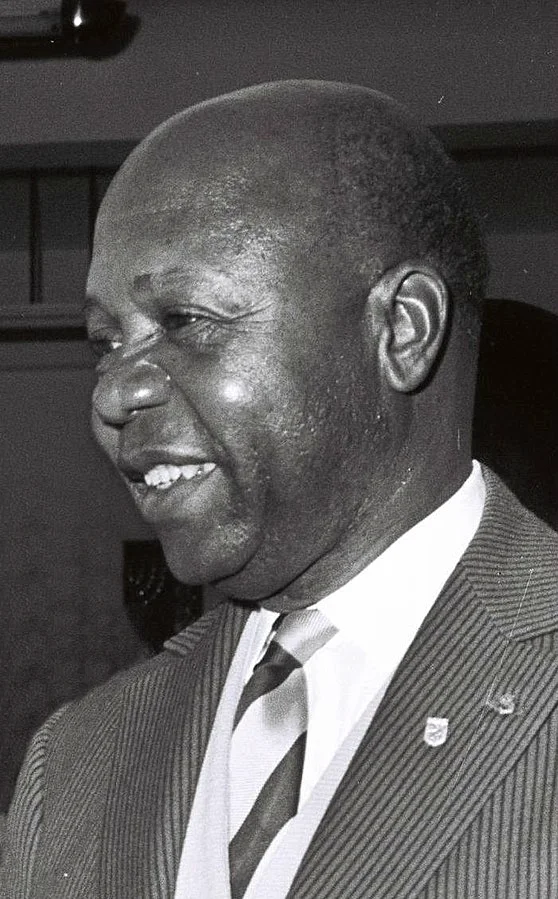 Léon M'ba — Imagen principal