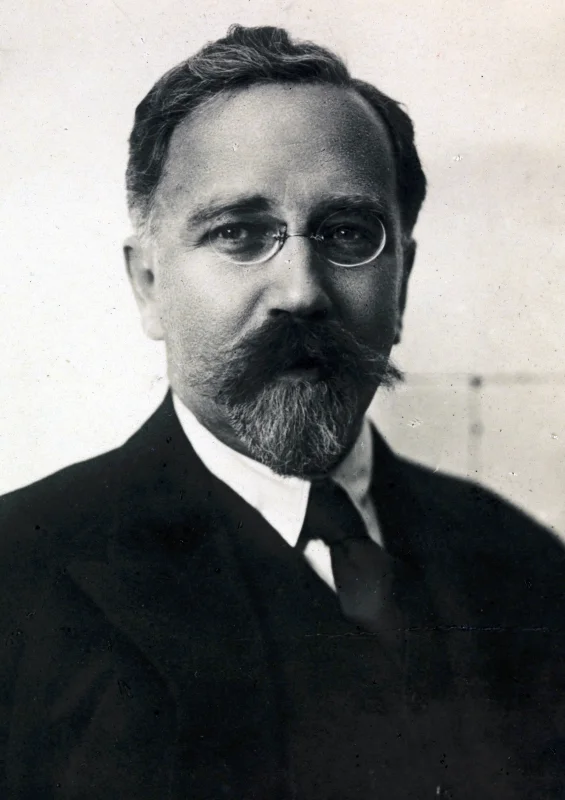 Lev Kámenev — Imagen principal