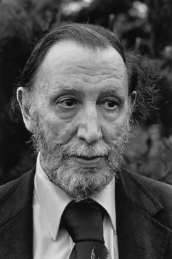 Alan Hovhaness — Imagen alternativa