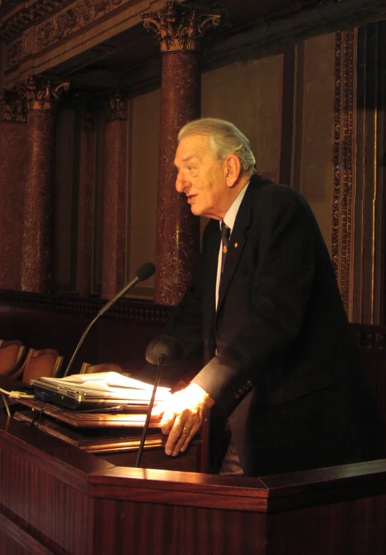 George A. Olah — Imagen principal