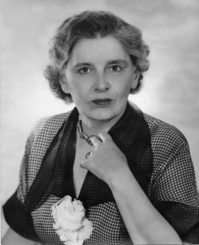 Rebecca West — Imagen principal