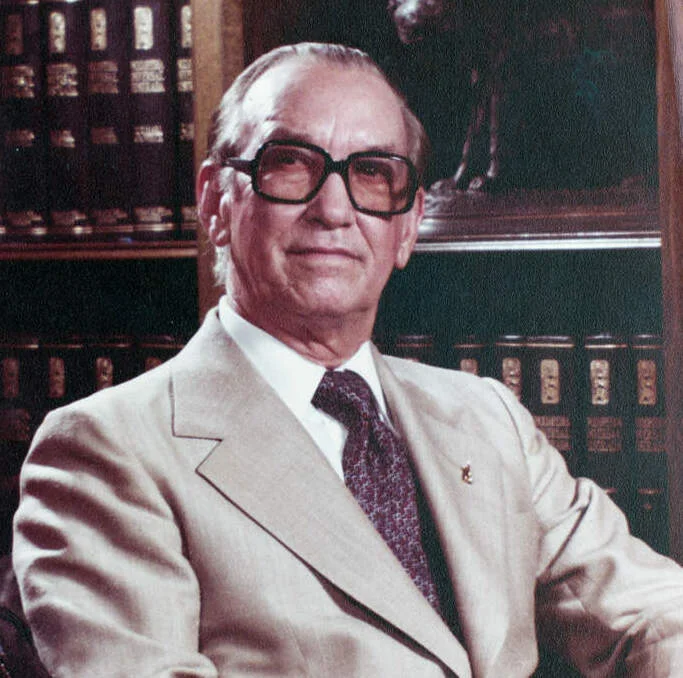 Antonio Guzmán — Imagen principal