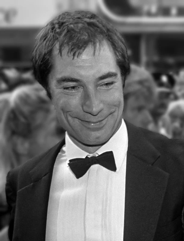 Timothy Dalton — Imagen principal