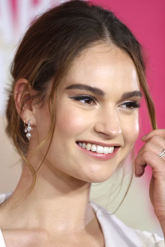 Lily James — Imagen principal
