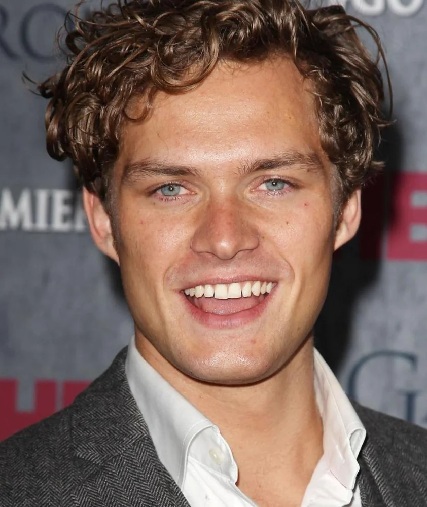 Finn Jones — Imagen principal